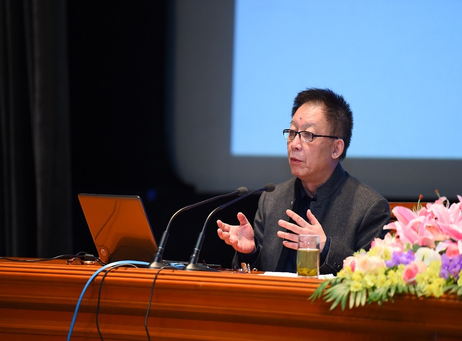 主讲人：：：著名学者易中天先生 - 副本 (3).jpg