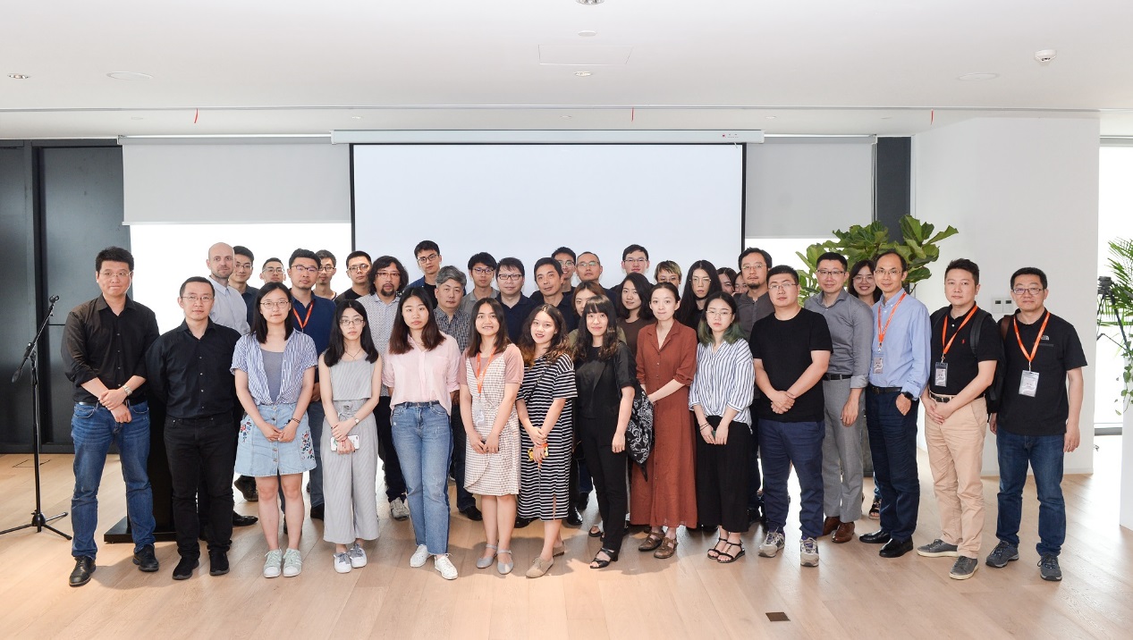2018联合结业设计师生代表与评审嘉宾整体合影